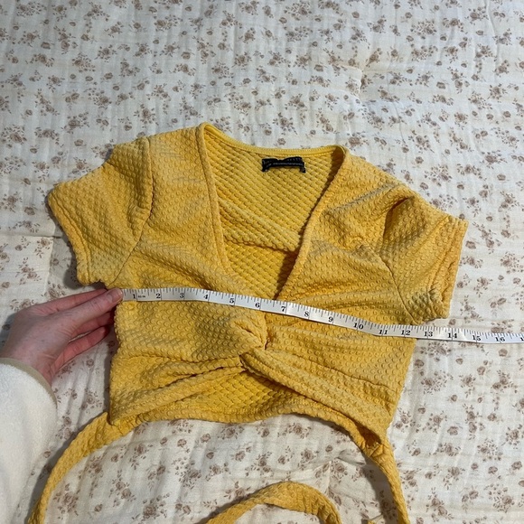 Urban Outfitters Mustard Wrap Crop Top - Picture 4 of 5